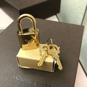 Louis Vuitton Lock & Keys! 323
